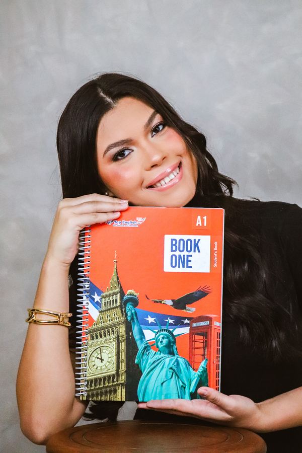 Aluna Top English com o Book One nível A1